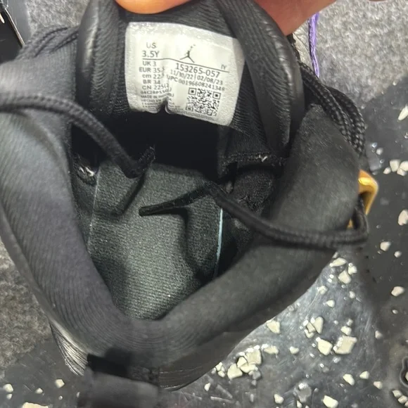 Jordan Boys 3.5Y Shoes Black and Purple - Picture 6 of 7